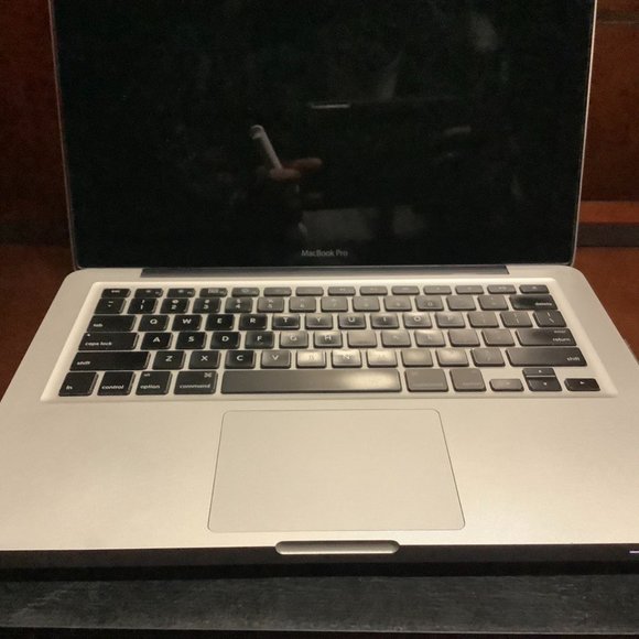 Macbook Pro 13" 2.4 core (Dent Screen/Hinge) - Picture 4 of 10